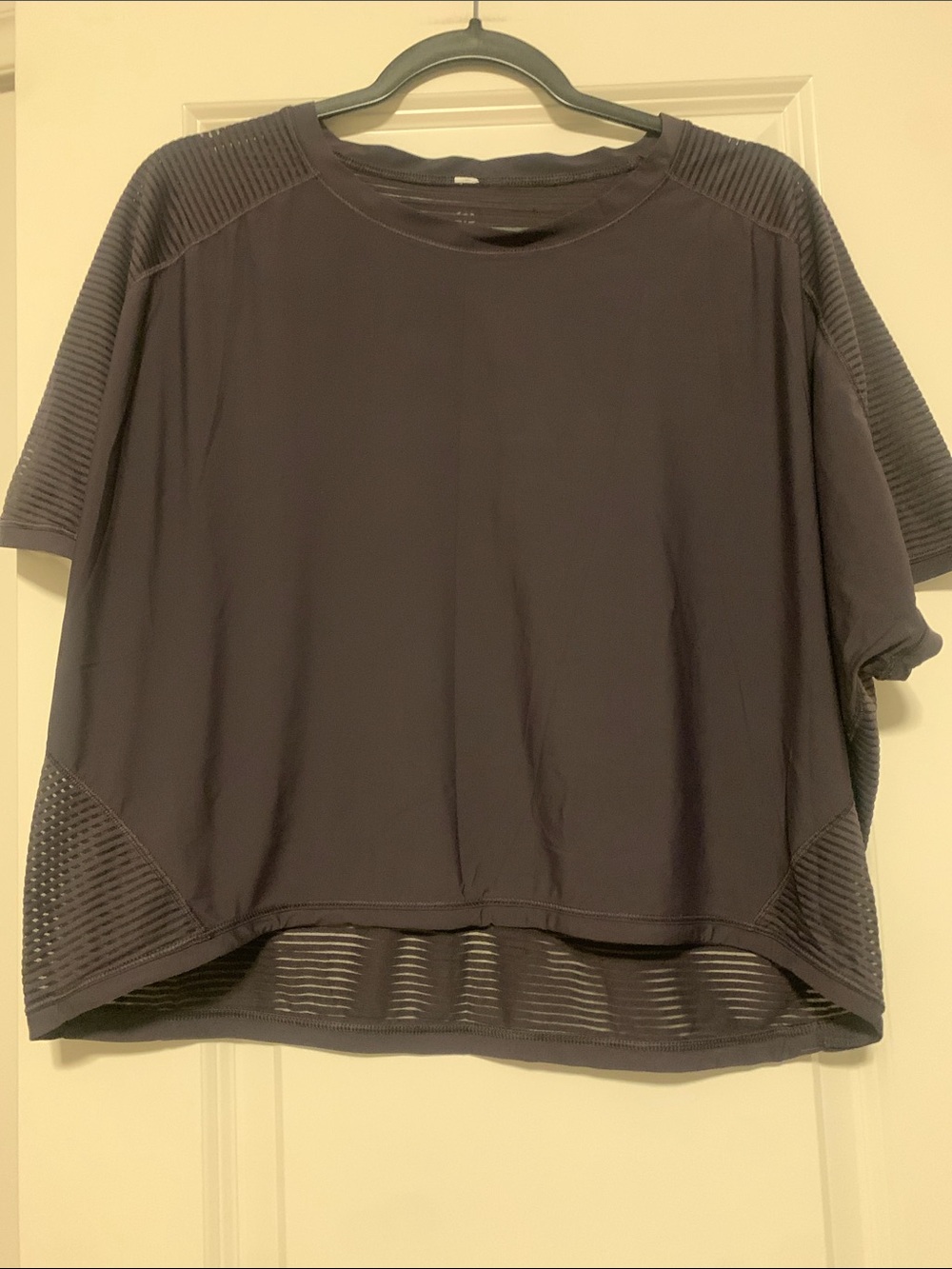 Lululemon SS Training Top with Stripe Back
Est Sz 10, 25in PTP, GUC